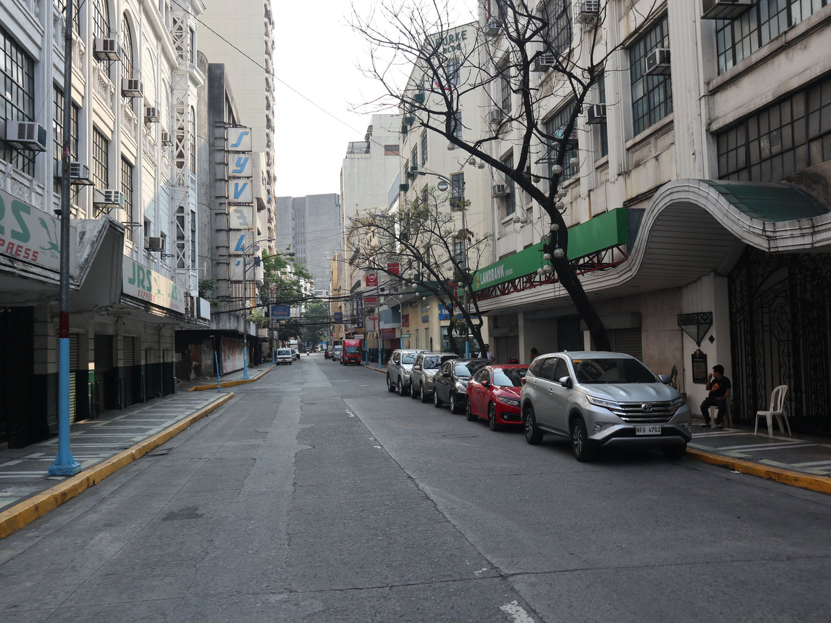 Escolta Street in Binondo, Manila. Photo: Patrickroque01 / Wikimedia Commons · CC BY-SA 4.0.