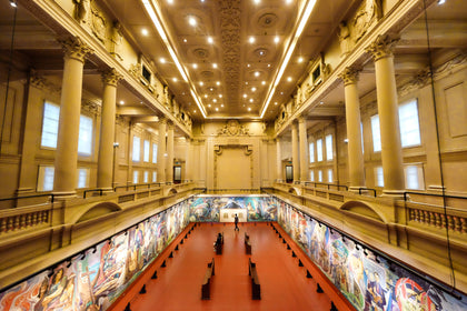Interior of the National Museum of Fine Arts in Manila. Photo: Lyndon21 / Wikimedia Commons · CC BY-SA 4.0.