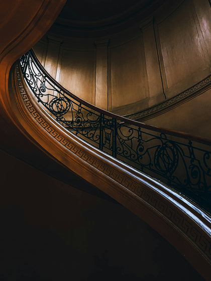 Editorial staircase in Manila. Photo: Juan Carlos Bayocot / Unsplash.